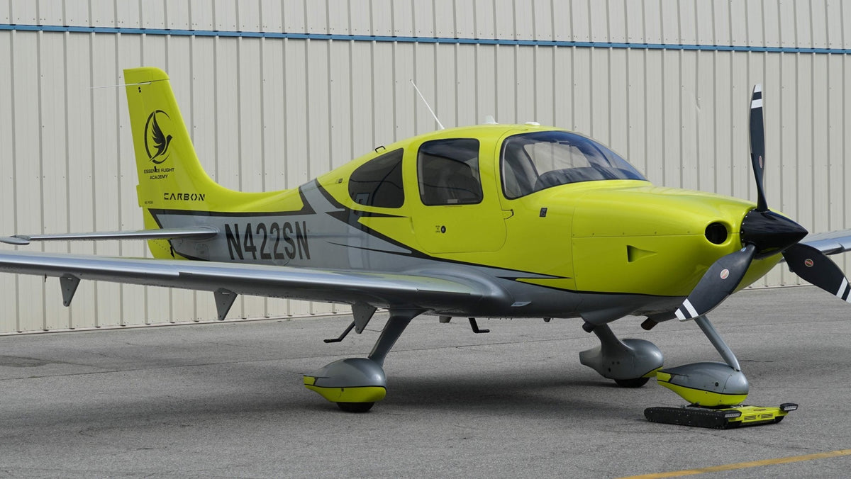 Cirrus SR22 at Van Nuys Airport before a two-hour luxury discovery flight for two over Los Angeles and the coast